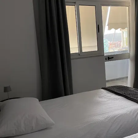 Spacious And Modern Apartment