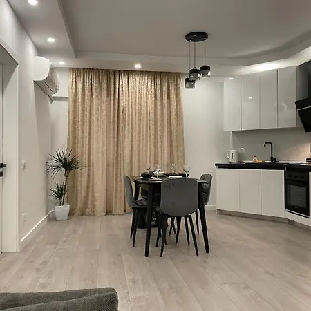Spacious And Modern Apartment